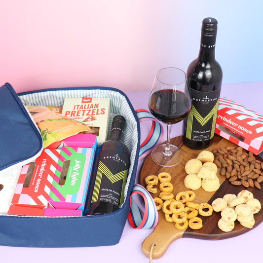 Cooler Bag Hamper with Red Wine