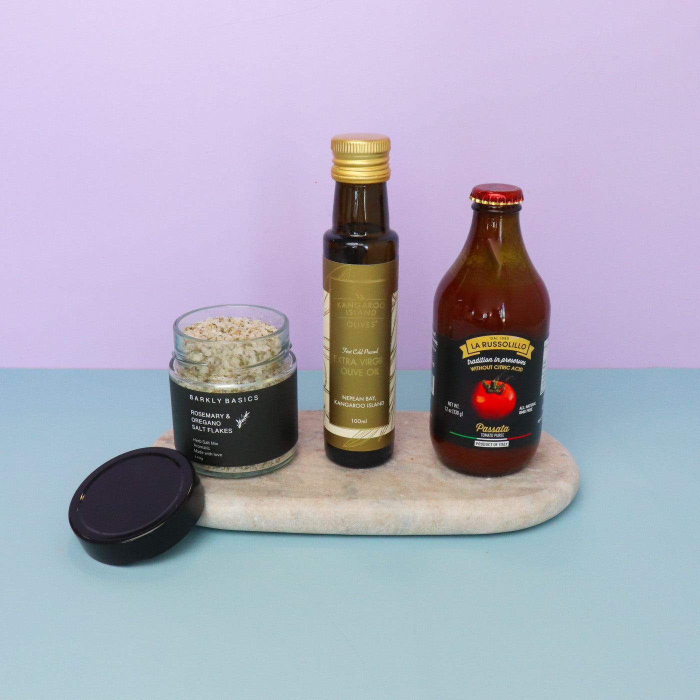 Olive Oil, Oregano Flakes and Tomato sauce by Gift Baskets